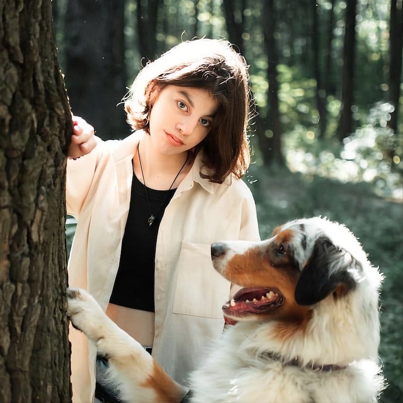 Елизавета Ключникова. Кинолог, аква-тренер, грумер, работает с собаками и кошками, учится на зоотехника.